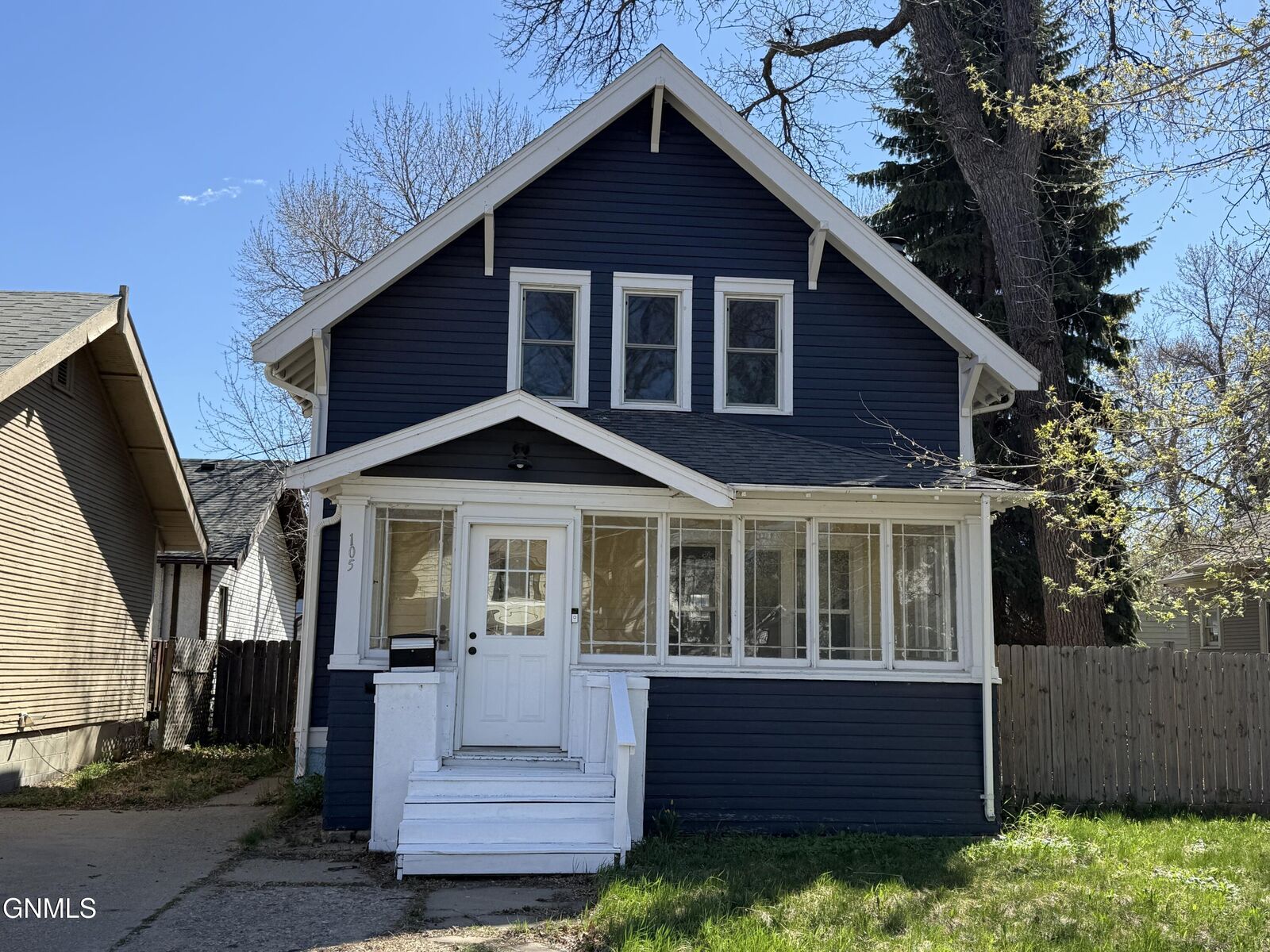 Property Photo:  105 7th Street SE  ND 58701 
