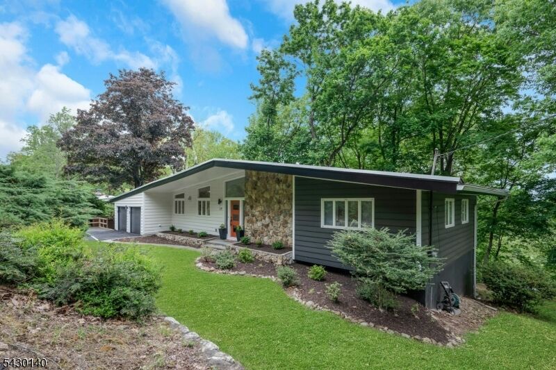 Property Photo:  29 Skyline Dr  NJ 07960 