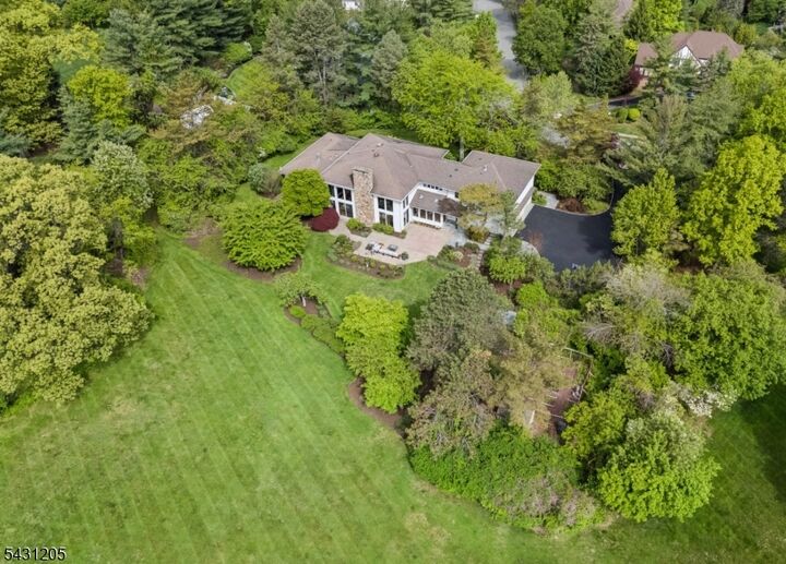 Property Photo:  39 Eagle Nest Rd  NJ 07960 