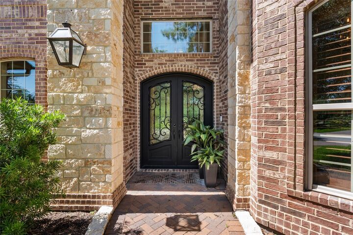 Property Photo: 22 E Double Green Circle TX 77382