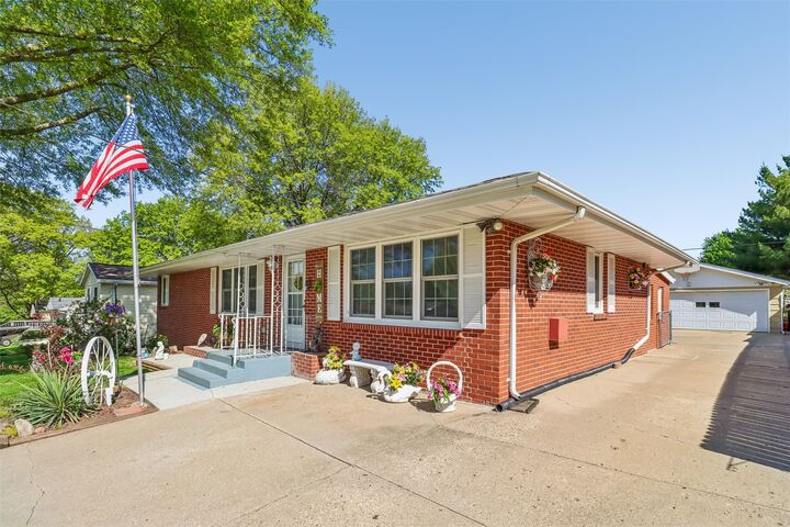 Property Photo:  118 Gepke Parkway  IA 50320 