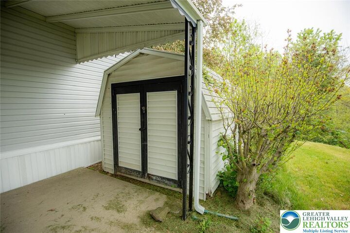 Property Photo:  6307 Nisbet Court 1  PA 18080 