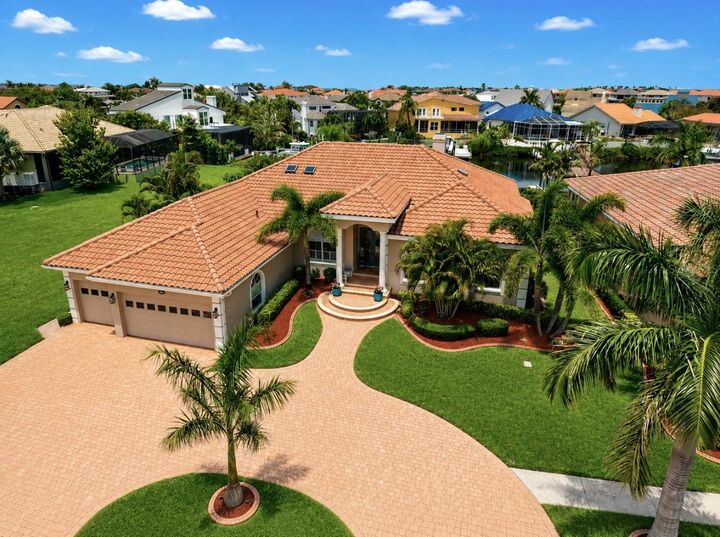 Property Photo:  929 Allegro Lane  FL 33572 