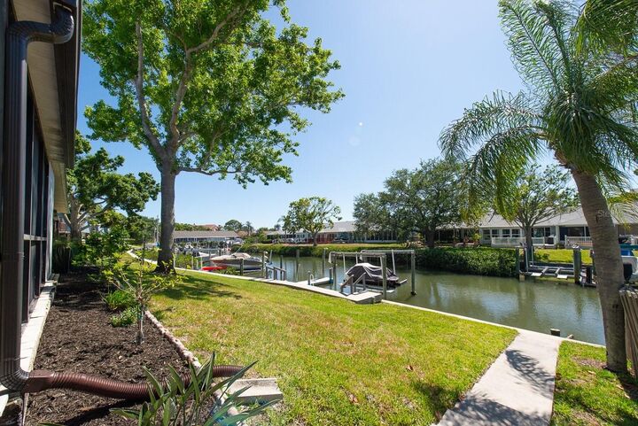 Property Photo: 9476 Tradewinds Avenue FL 33776
