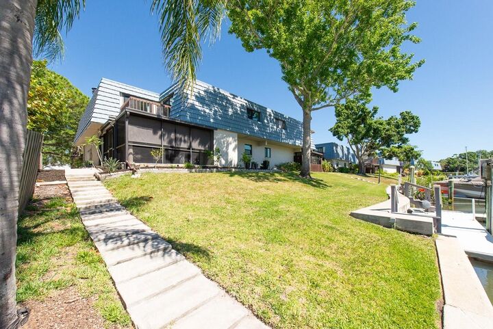 Property Photo: 9476 Tradewinds Avenue 9476 FL 33776