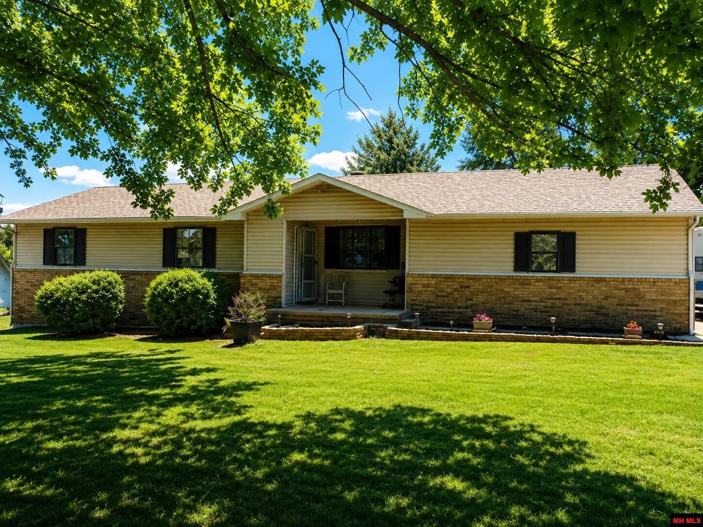 Property Photo:  605 Newton Avenue  AR 72653 