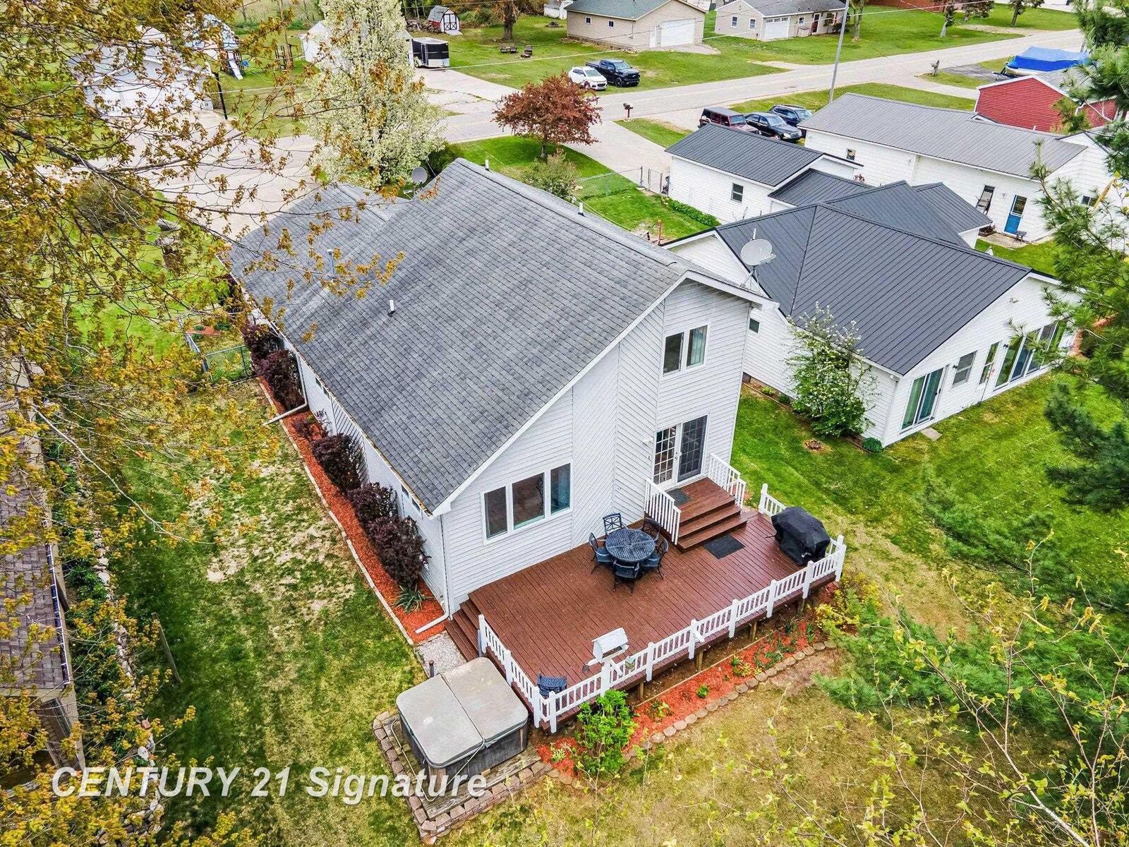 Property Photo:  1361 McKimmy Drive  MI 48612 