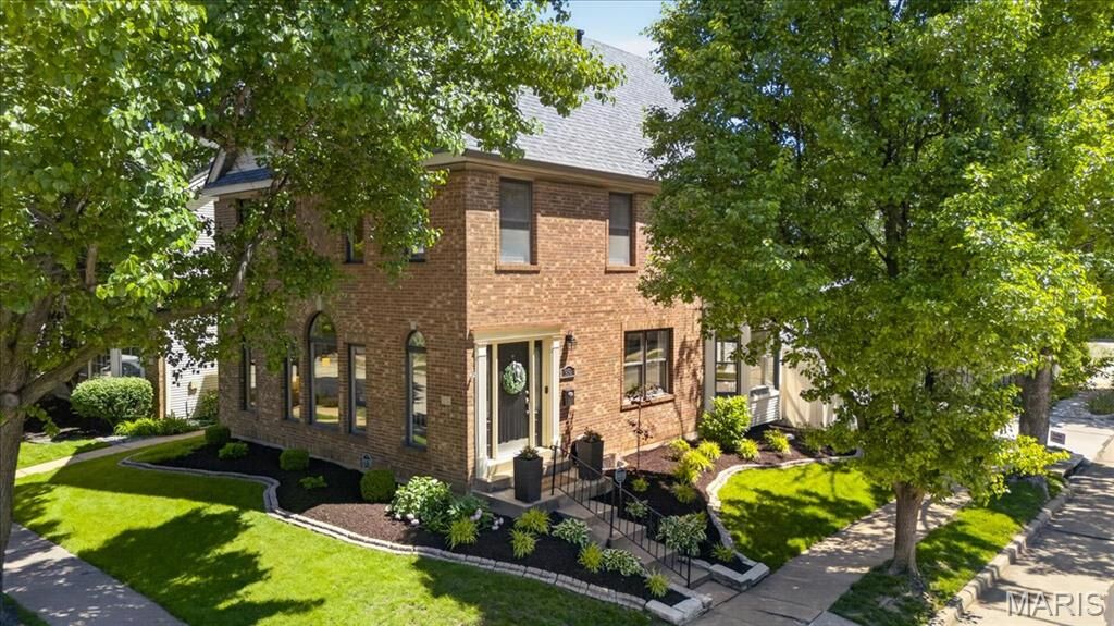 Property Photo:  950 Barnard College Lane  MO 63130 