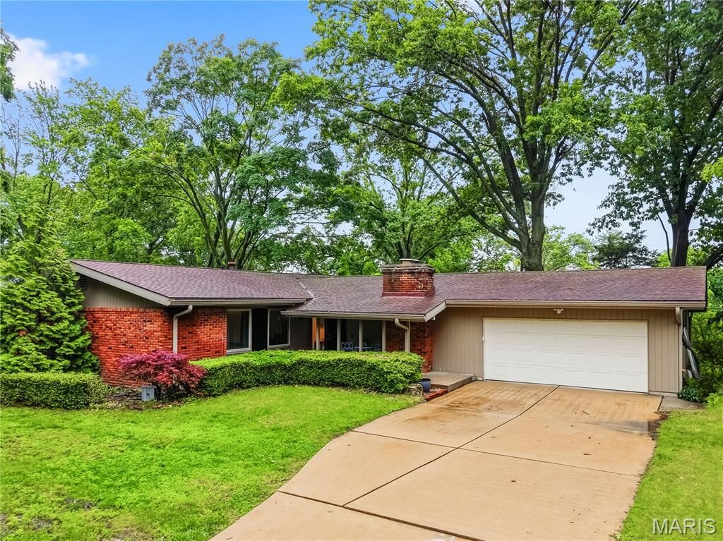 Property Photo:  12532 Fee Fee Road  MO 63146 