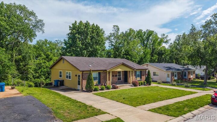 Property Photo:  5239 Ville Anita Court  MO 63042 