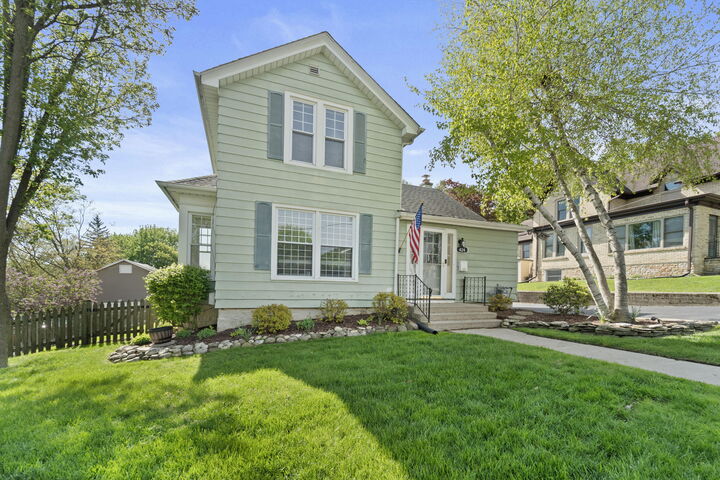 Property Photo:  424 James St  WI 53105 