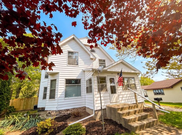 Property Photo:  117 N Weaver Avenue  MI 49412 