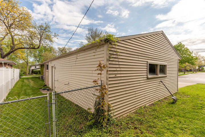 Property Photo:  2215 Runnymede Boulevard  MI 48103 