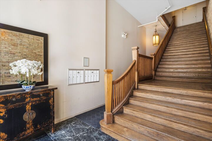 Property Photo:  3024 N Lincoln Avenue H  IL 60657 