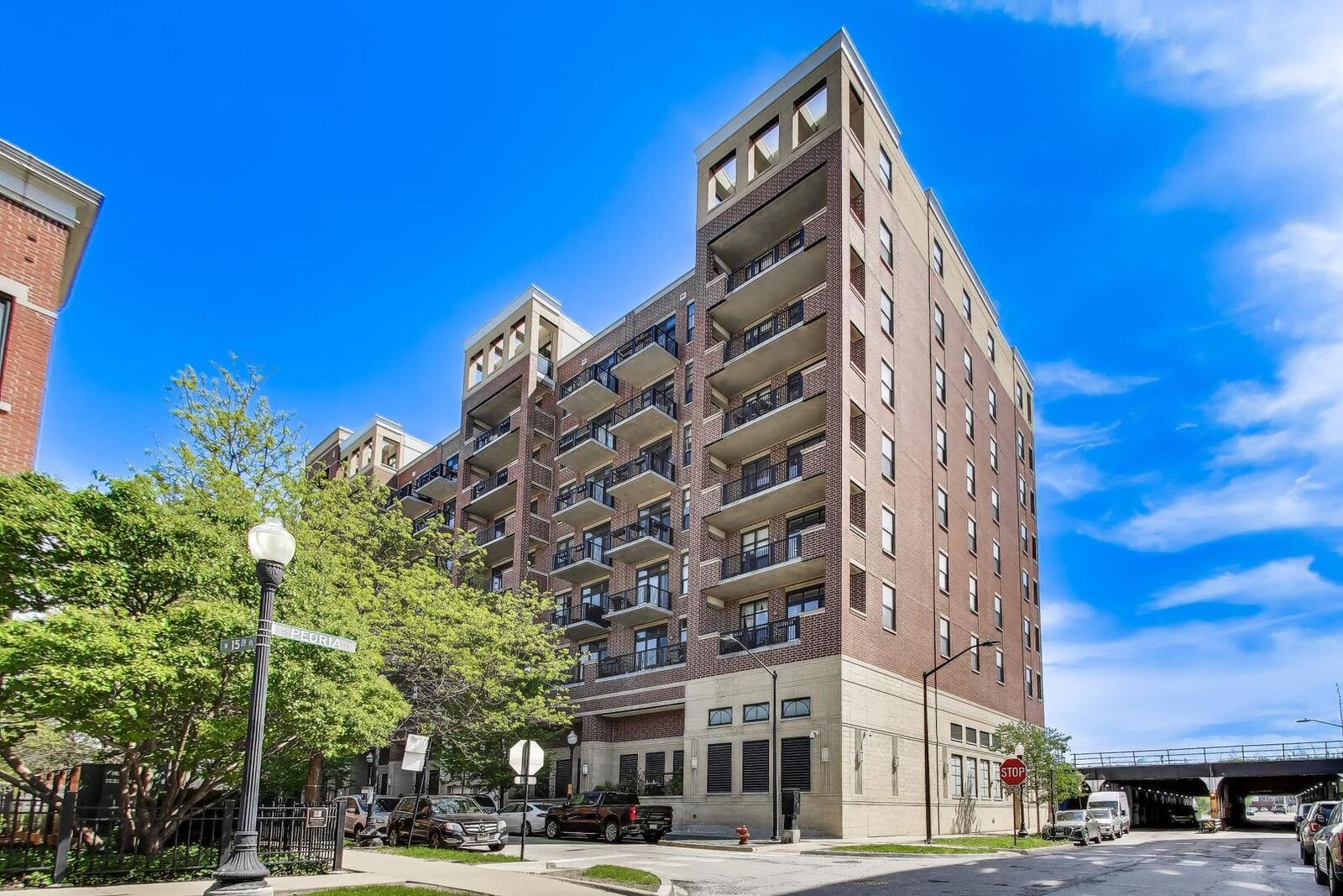 Property Photo:  833 W 15th Place 506  IL 60608 