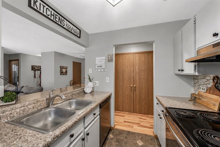 Property Photo:  1332 Cunat Court 2B  IL 60156 