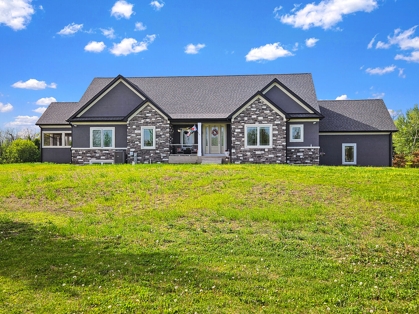 Property Photo:  