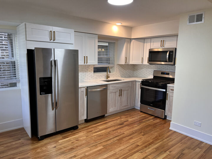 Property Photo:  1726 W Catalpa Avenue 2  IL 60660 