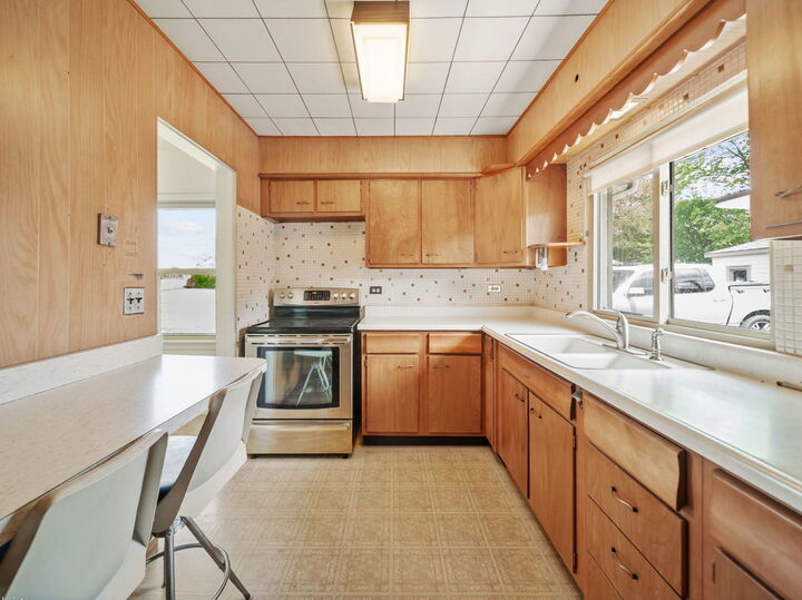 Property Photo:  4N365 9th Avenue  IL 60101 
