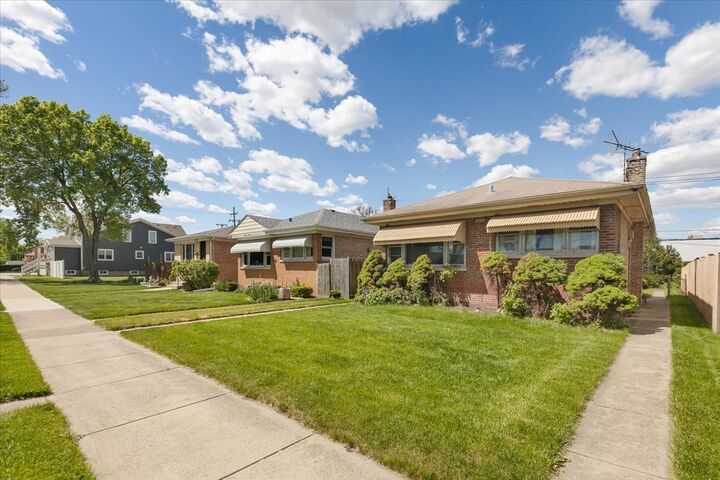 Property Photo:  3218 Lincoln Street  IL 60131 
