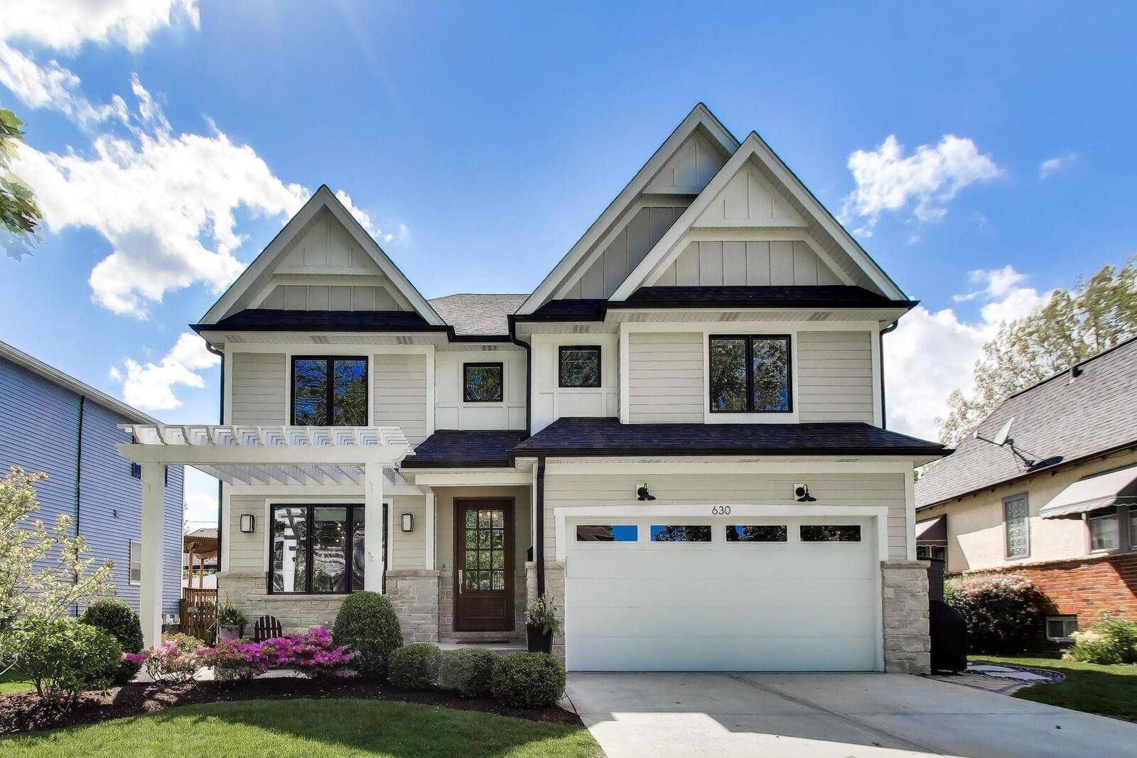 Property Photo: 630 S Hillside Avenue IL 60126