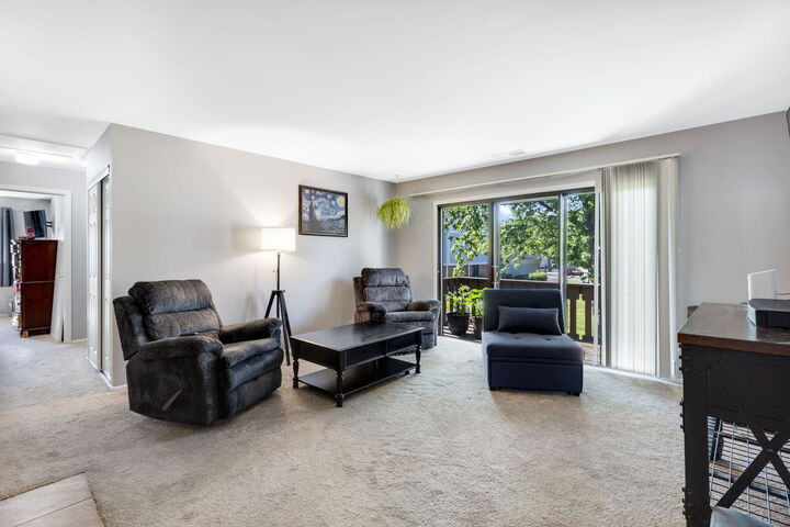 Property Photo:  275 Wilmette Court A2  IL 60193 