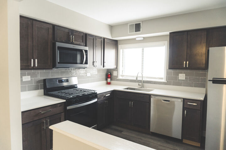 Property Photo:  6034 N Wolcott Avenue 1W  IL 60660 