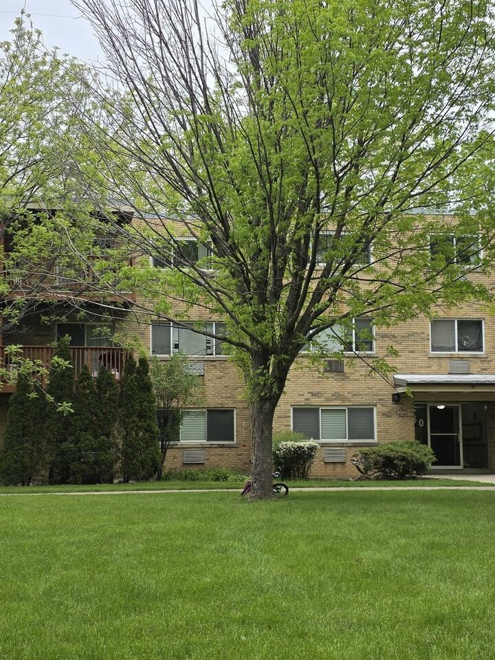 Property Photo: 750 Dempster Street Cg4 IL 60056