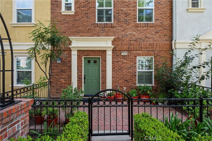 Property Photo: 1413 Manchester Way CA 92782
