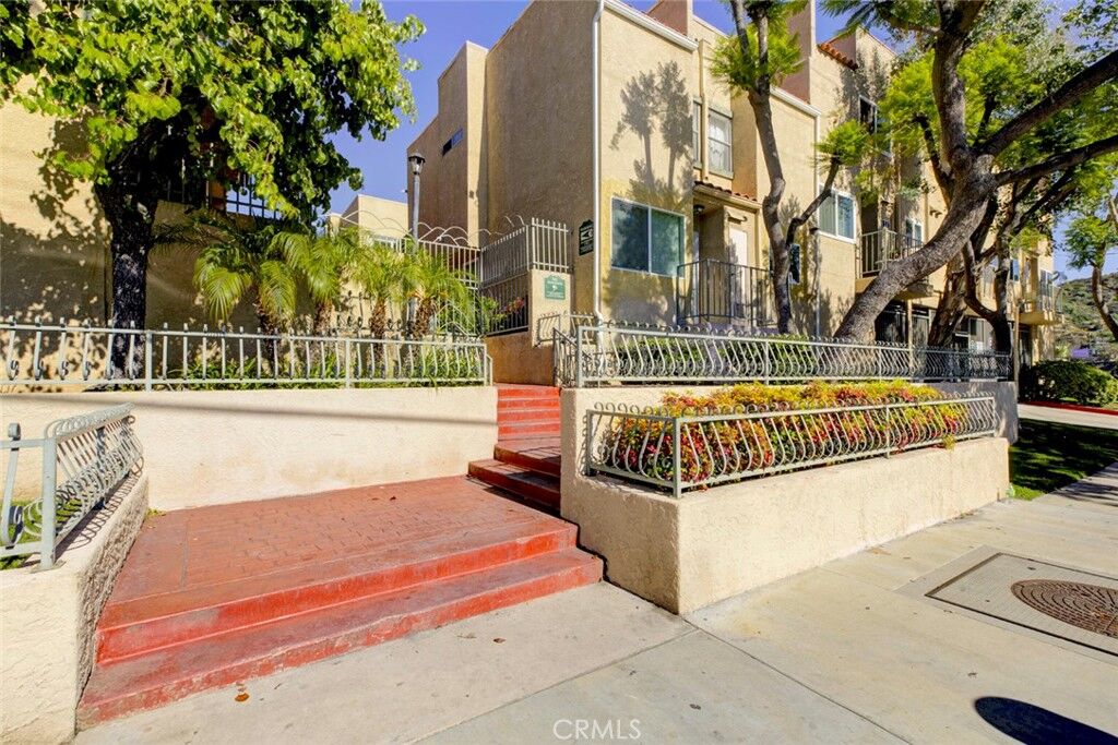 Property Photo:  10260 Plainview Avenue 22  CA 91042 