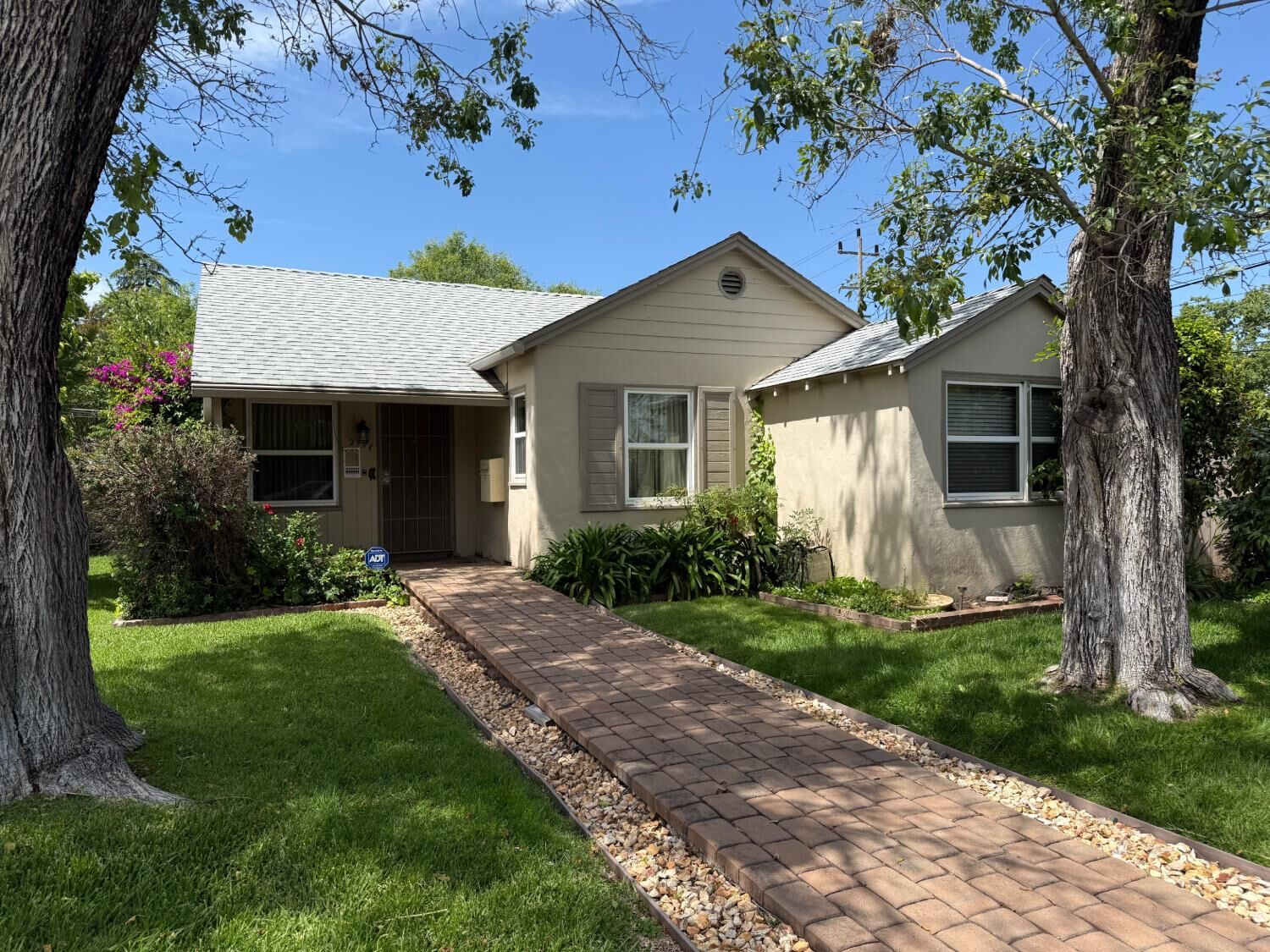 Property Photo: 2197 Cambridge Street CA 95815