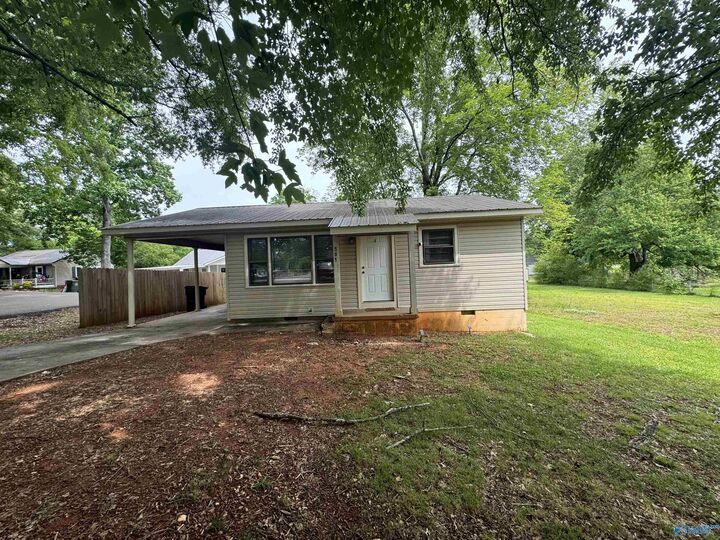 Property Photo:  501 Bynum Avenue  AL 35768 