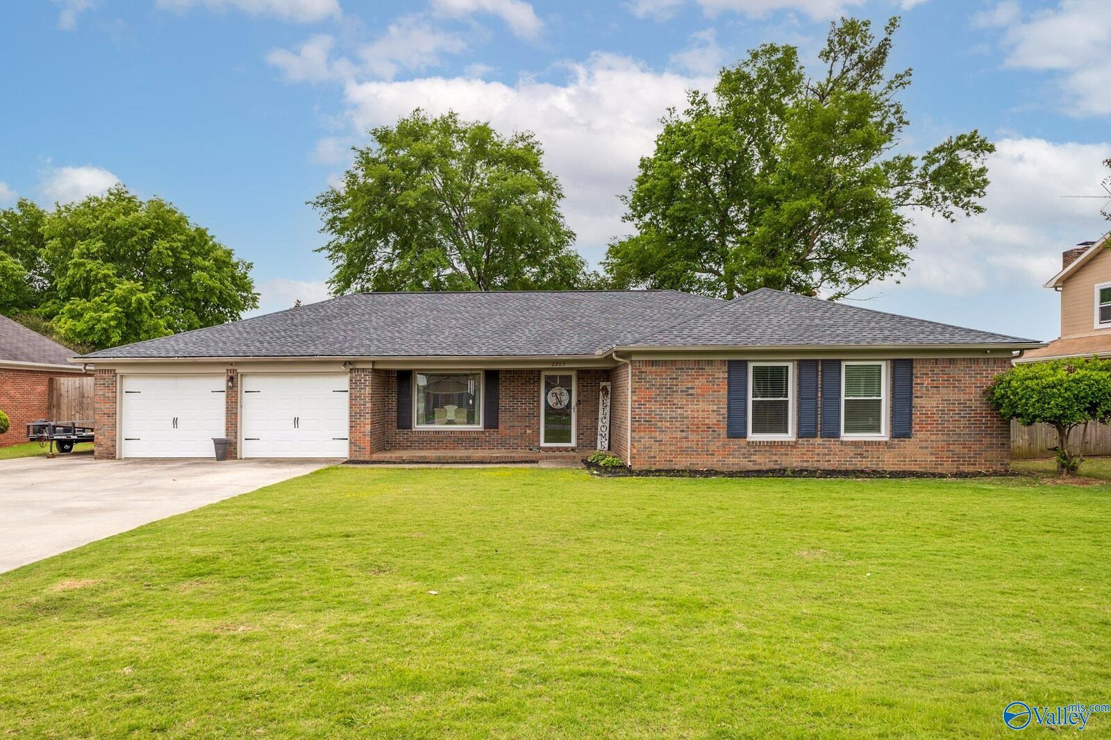 Property Photo:  2205 Victoria Drive SW  AL 35603 