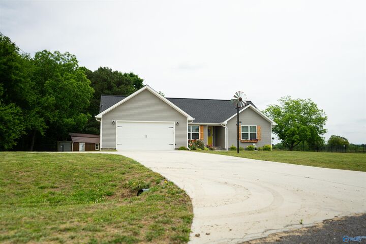 Property Photo:  208 Ky Creed Lane  AL 35986 