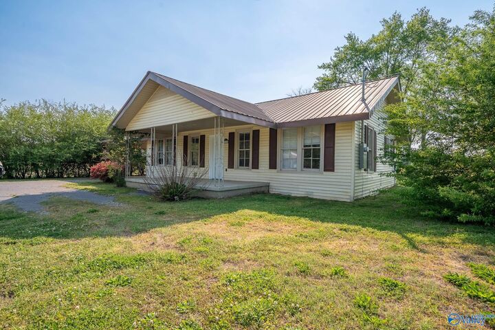 Property Photo:  