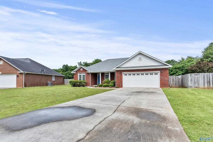 Property Photo:  3703 Choctaw Drive SE  AL 35603 