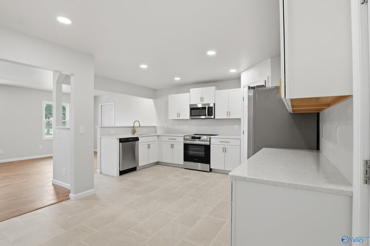 Property Photo:  2908 Hilltop Terrace  AL 35810 