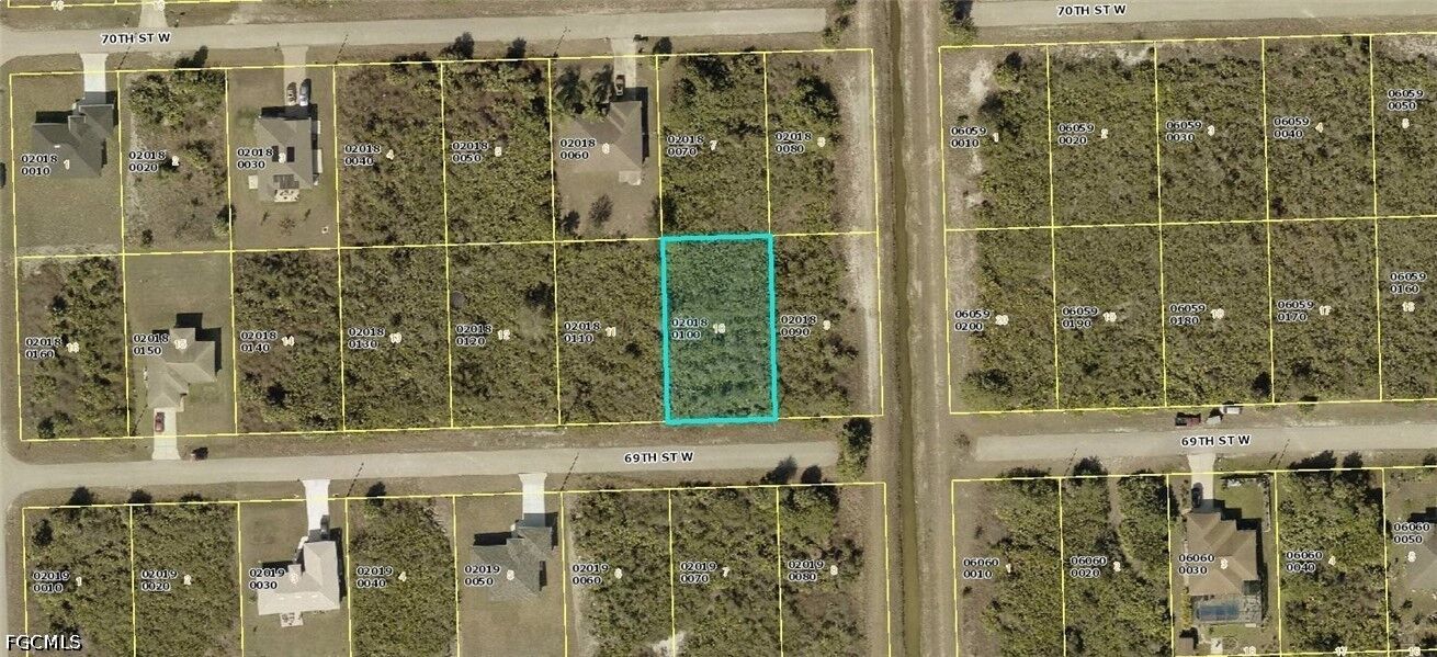 Property Photo:  2902 69th Street W  FL 33971 