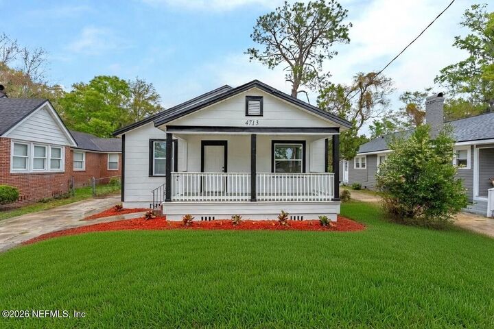 Property Photo: 4713 Royal Avenue FL 32205