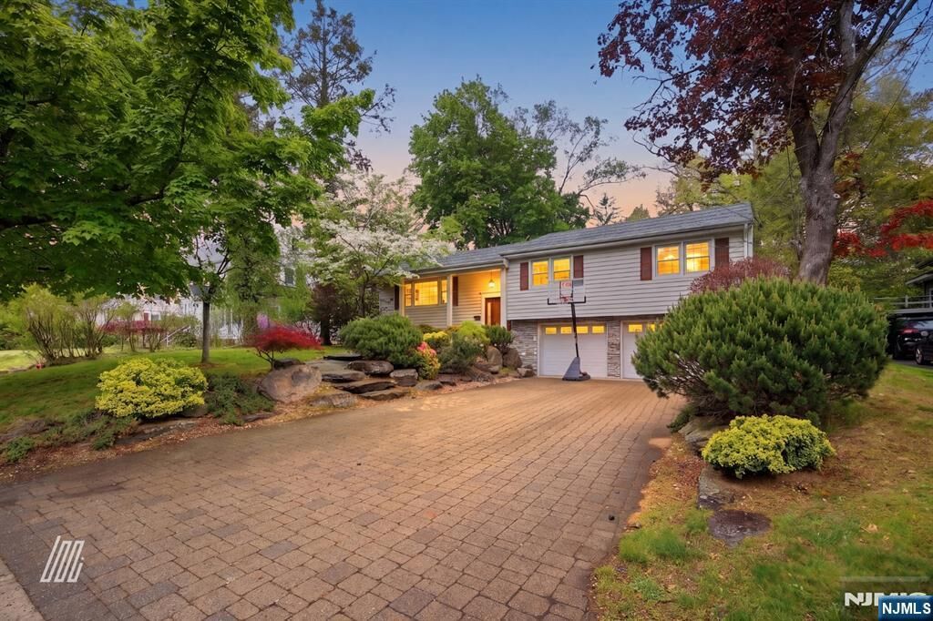 Property Photo:  56 Northwood Avenue  NJ 07627 