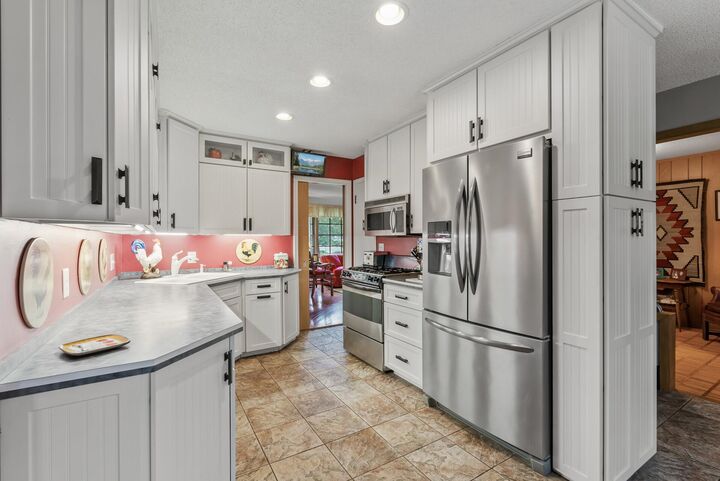 Property Photo:  11613 Shady Oak Drive  MN 55343 