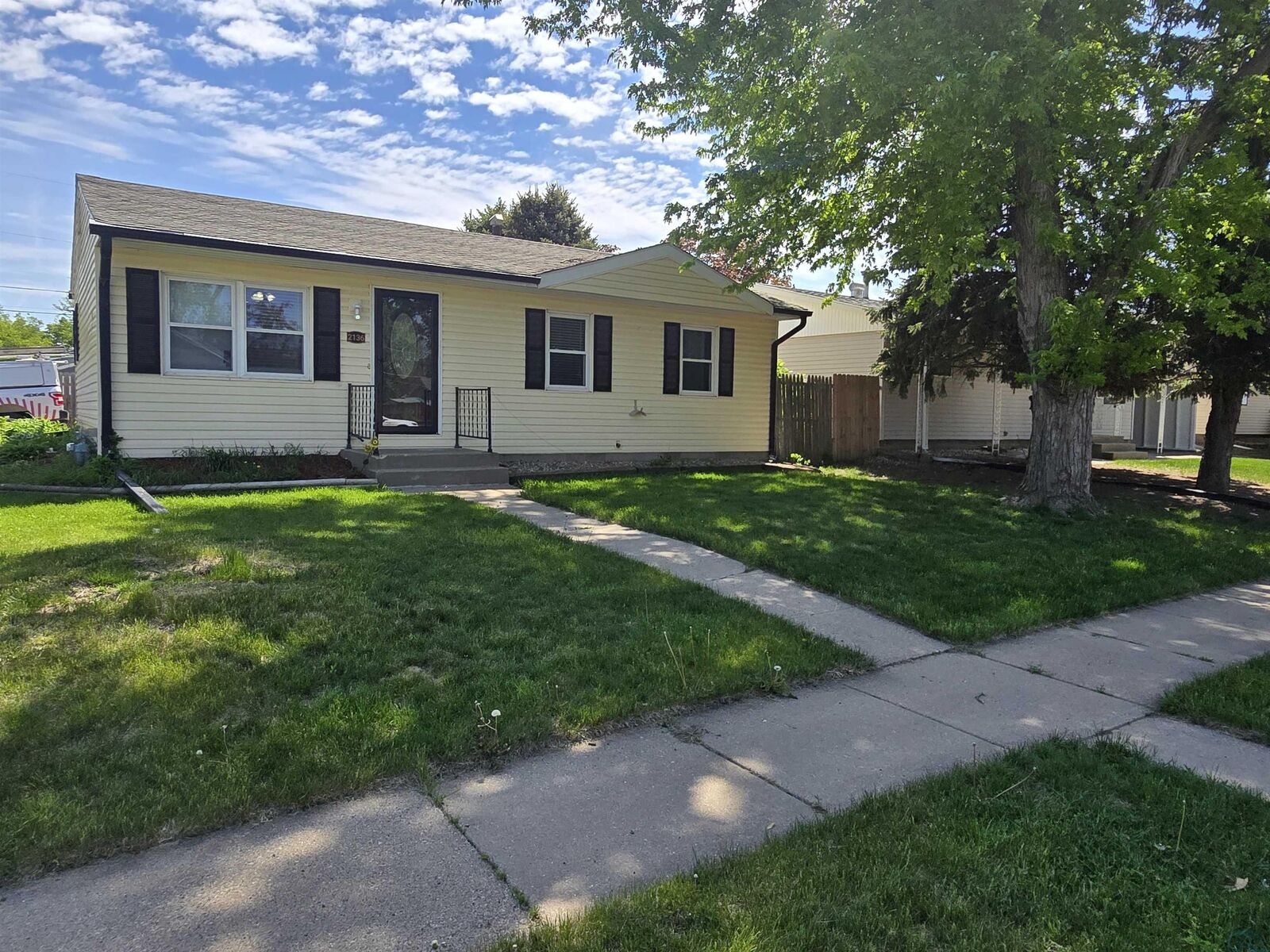 Property Photo:  2136 Hanford St  IA 51109 