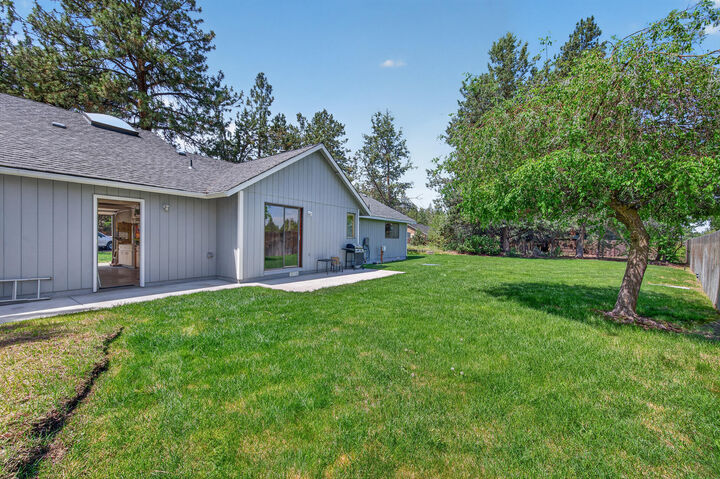 Property Photo:  60866 Brosterhous Road  OR 97702 