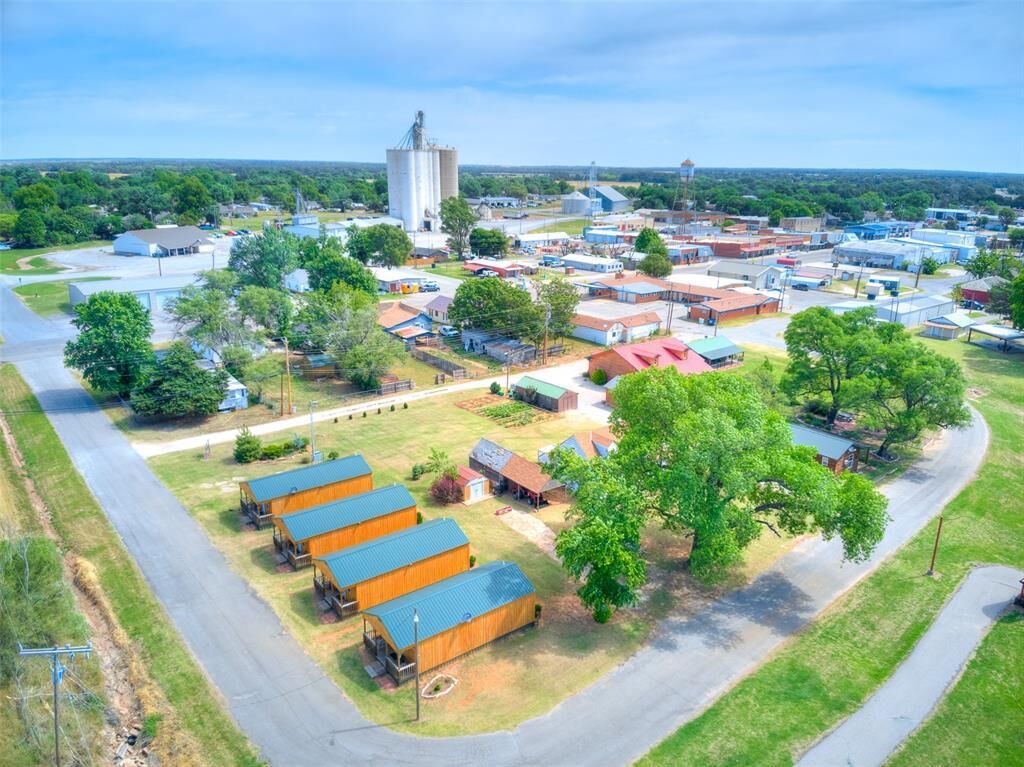 Property Photo:  310 W Oak Street  OK 73724 