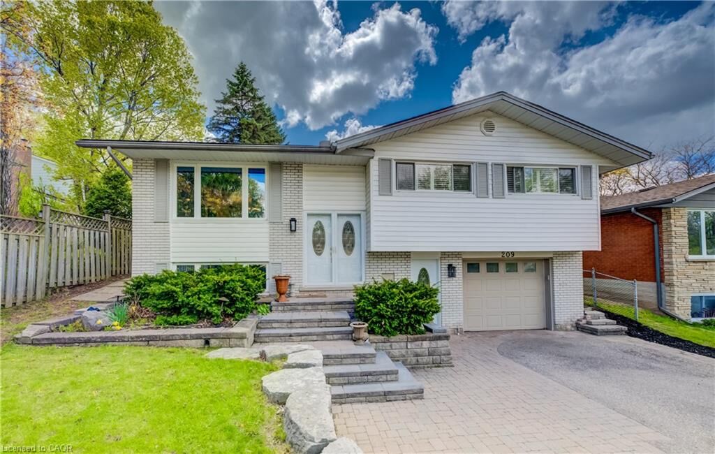 Property Photo:  209 Willowdale Avenue  ON N2J 3M2 