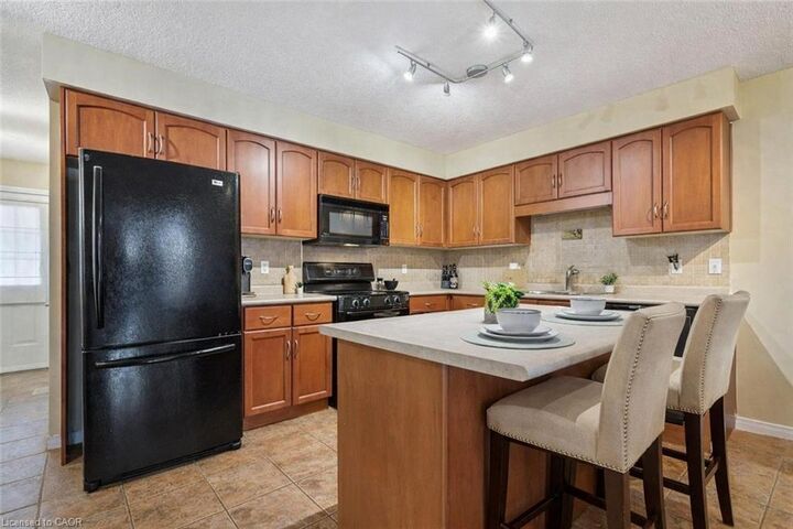 Property Photo:  210 Dawn Avenue 38  ON N1G 5L5 