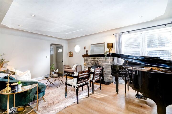 Property Photo:  3 Fallsview Road  ON L9H 5J7 