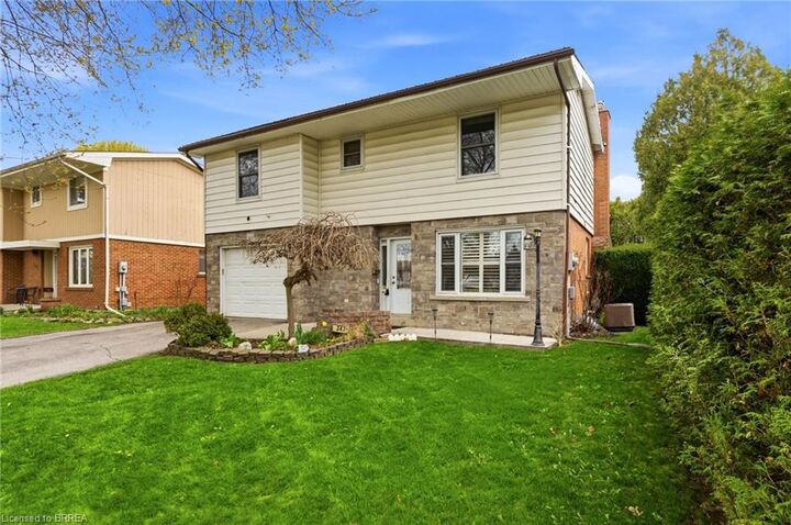 Property Photo:  343 Brantwood Park Road  ON N3P 1G7 
