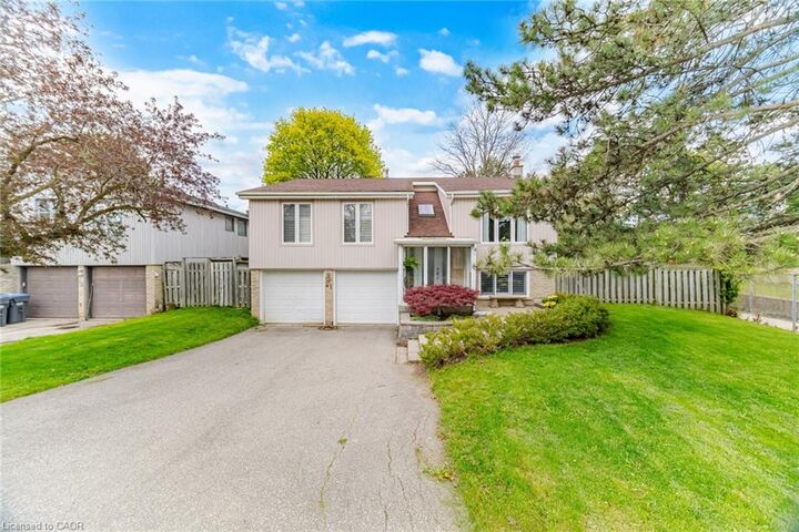 Property Photo:  41 Plainsman Road  ON L5N 1C4 