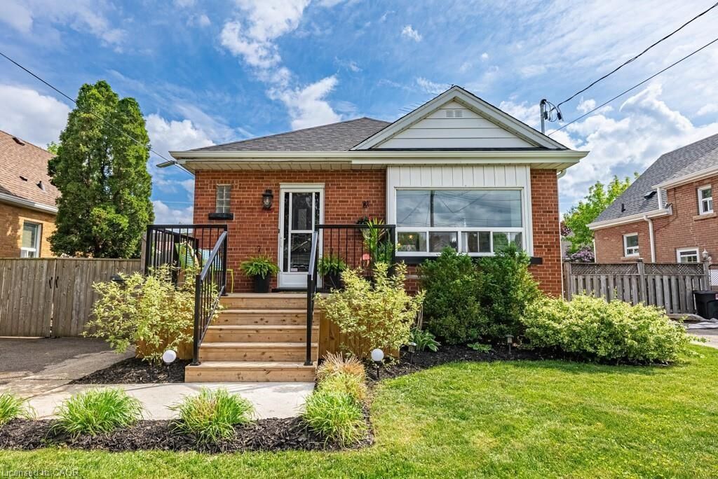 Property Photo:  42 Sharon Avenue 2  ON L8T 1E3 